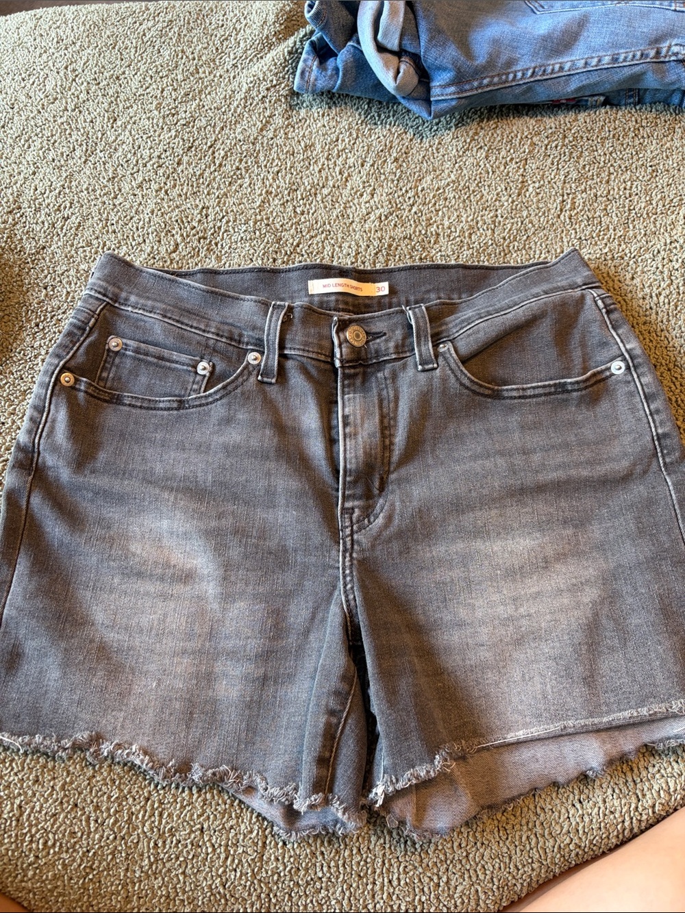 Levi mid length black short